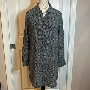 Equipment Femme 100% silk straight, button up dress